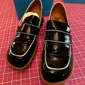 Fluevog Shelly Black and White Loafer Size 11